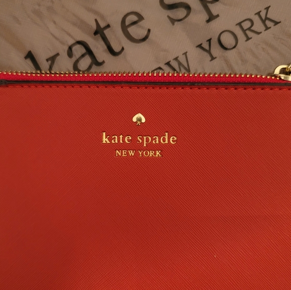 Kate Spade wristlet 5x8 - Picture 2 of 7